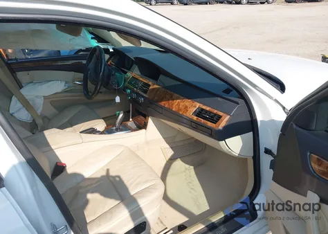 2008 BMW 528Xi z USA, uszkodzony, nr VIN WBANV13548CZ57470